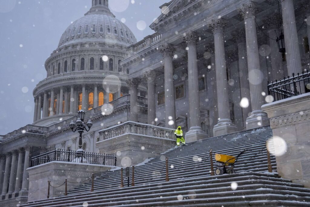 OPM to delay DC federal offices opening by 1 hour for Wednesday OPM to delay DC federal offices opening by 1 hour for Wednesday