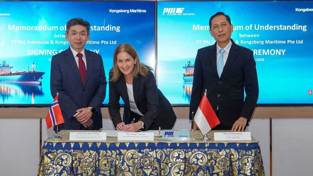 From left: Louis Soh Hoei Chiang, Head of Kongsberg Maritime Aftermarket Sales for South East Asia and Taiwan, Rut Krüger Giverin, Norwegian Ambassador to Indonesia and Wiyono Komodjojo, Chief Marketing Officer (CMO) from PT PAL. [Photo: Kongsberg Maritime]