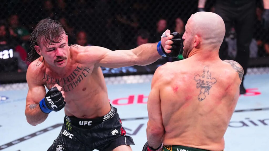 Diego Lopes falls short against Alexander Volkanovski at UFC 325