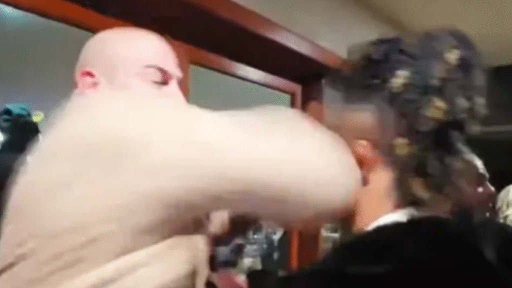 Streamer gets knocked out after threatening to hit ex-UFC fighter Streamer gets knocked out after threatening to hit ex-UFC fighter