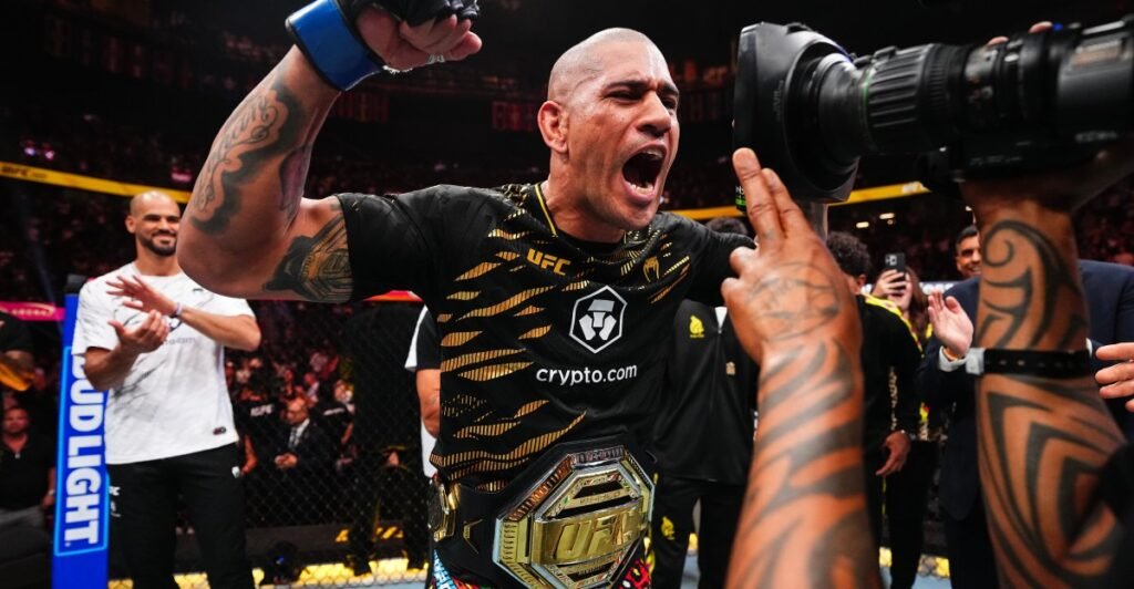 Alex Pereira signs new 8-fight UFC contract