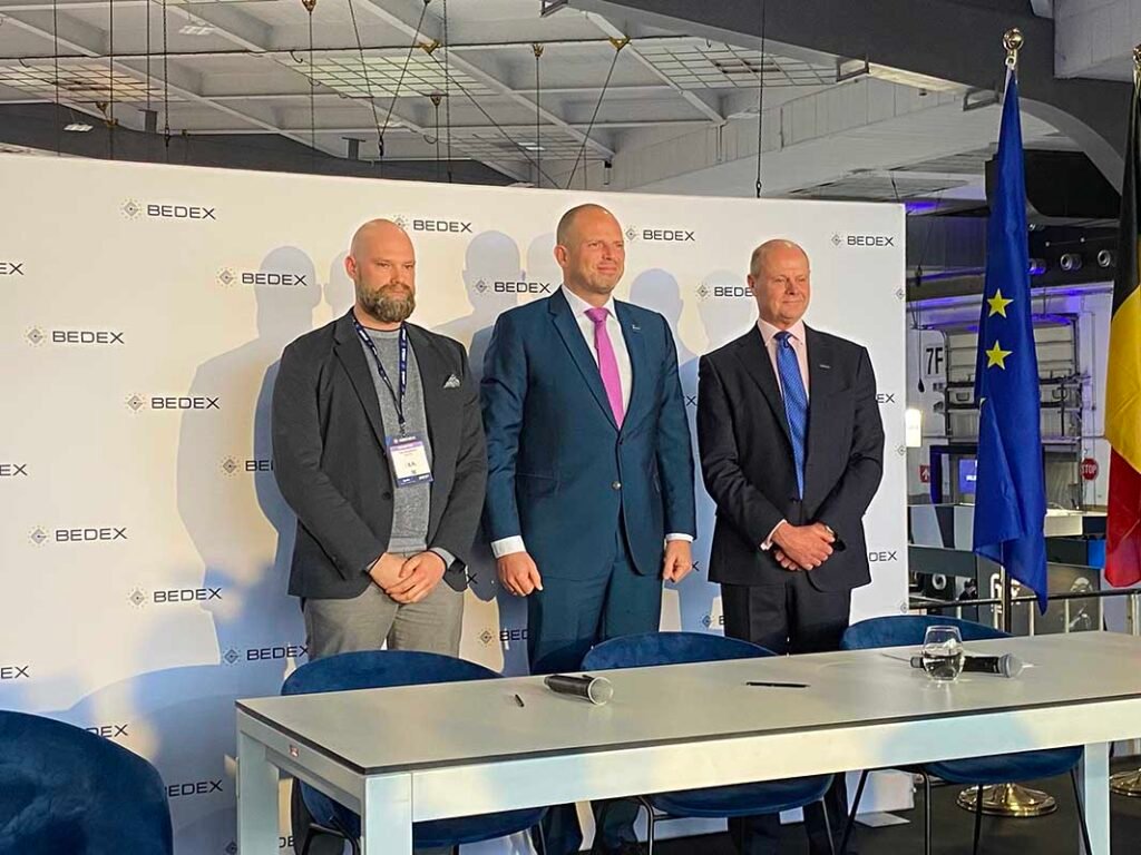 Tom Hendrickx, Partner at S.A.F.E., Theo Francken, Belgian Minister of Defence and Foreign Trade, Anthony Pittman, Director for Collective Training, Babcock. [Photo: Babcock]