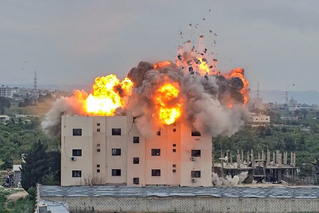 Lebanese government tries to avoid internal strife amid Israeli bombardment