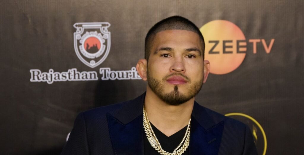 Not-retired Anthony Pettis shipping off to Kazakhstan for MMA return: ’Time passes everybody, but not me’