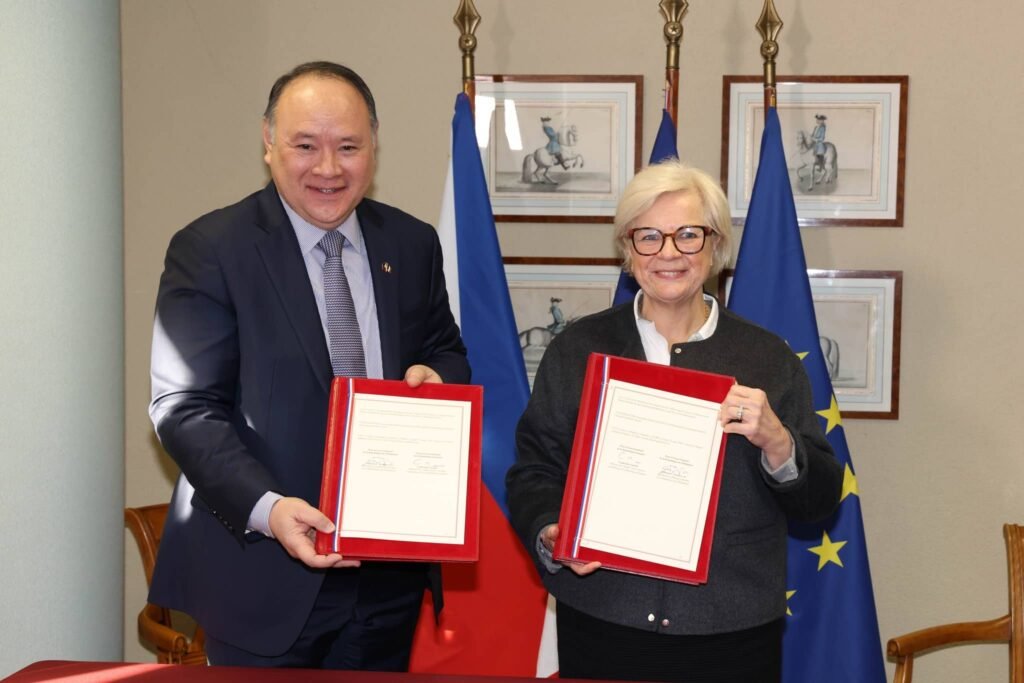 Philippines, France sign visiting forces deal amid China tensions Philippines, France sign visiting forces deal amid China tensions