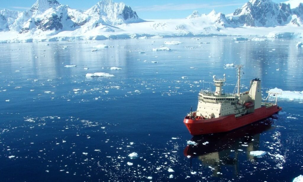 Retreat at the Bottom of the World: US Polar Policy’s Arctic Surge and Antarctic Drawdown Retreat at the Bottom of the World: US Polar Policy’s Arctic Surge and Antarctic Drawdown