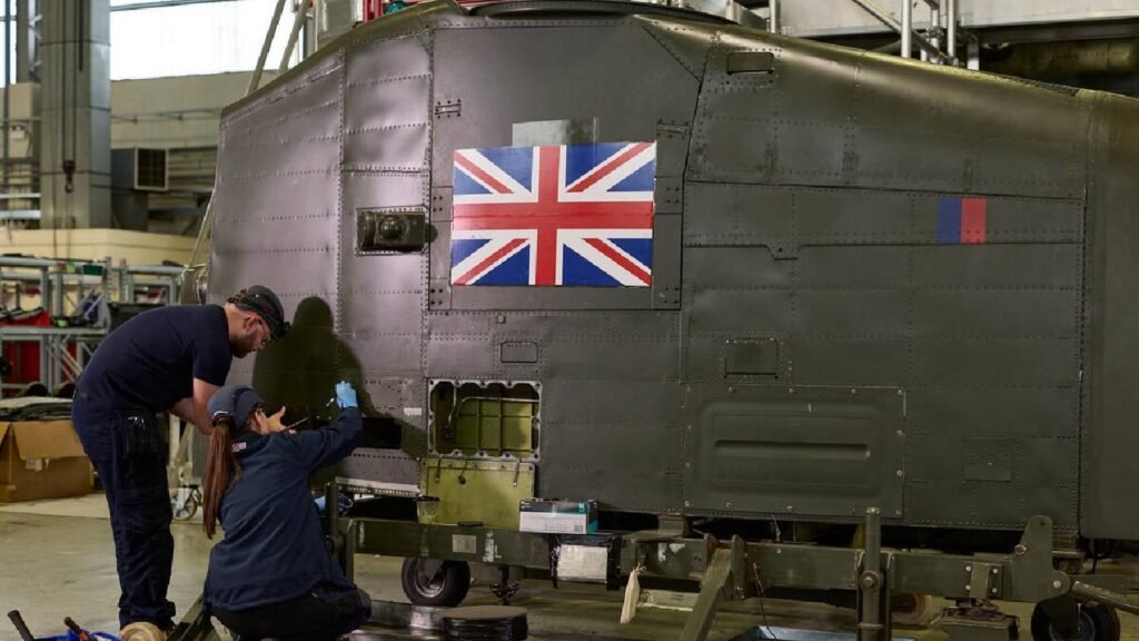 Boeing wins £879m support contract for UK Apache and Chinook fleets