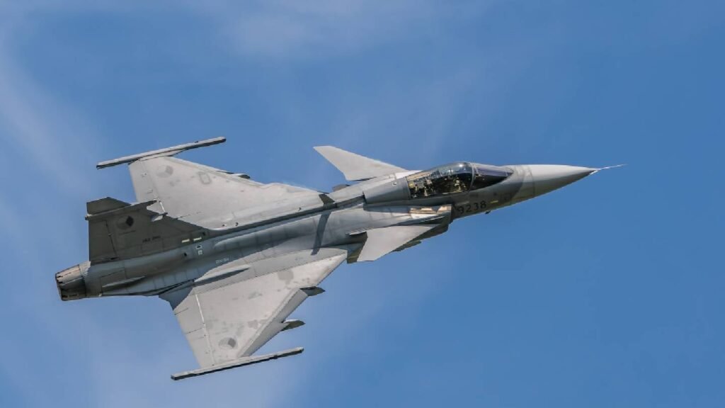 Saab order bookings fall 5% in Q1 on fewer large contracts