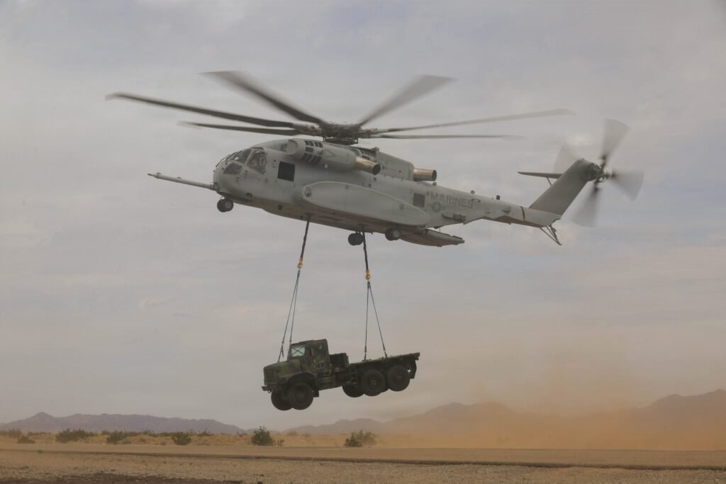 U.S. Marine Corps flies heavy truck by helicopter U.S. Marine Corps flies heavy truck by helicopter