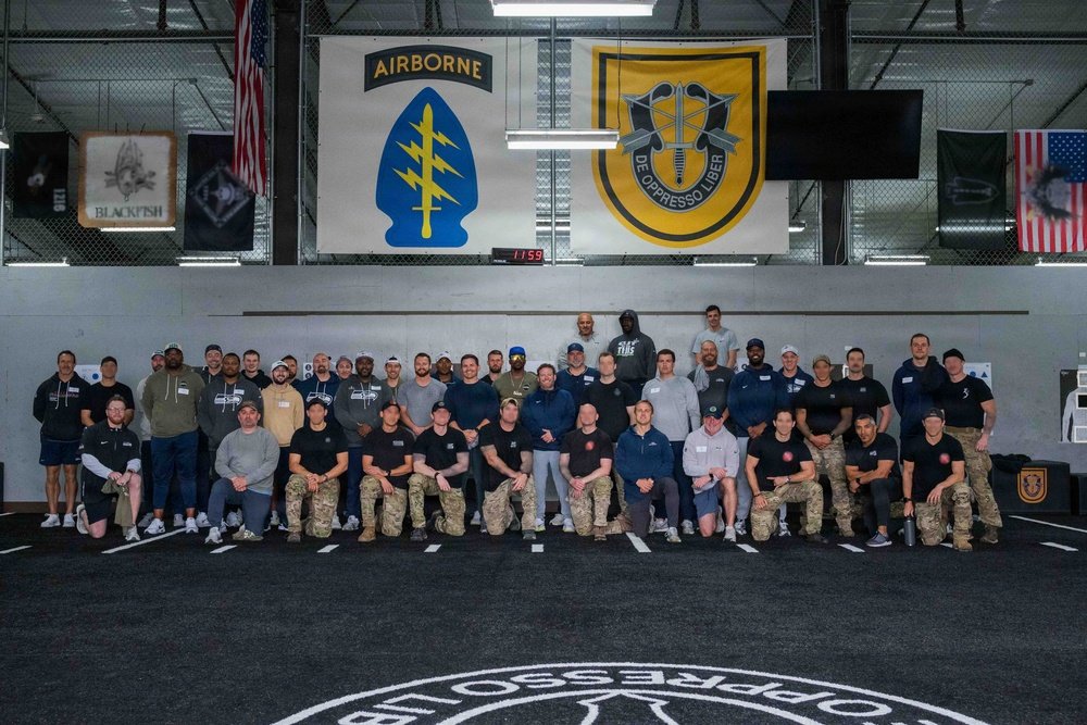 DVIDS – News – Sustaining excellence: 1st Special Forces Group (Airborne) hosts Seattle Seahawks for leadership exchange 1st Special Forces Group (Airborne) conducts leadership development forum with the Seattle Seahawks coaching staff