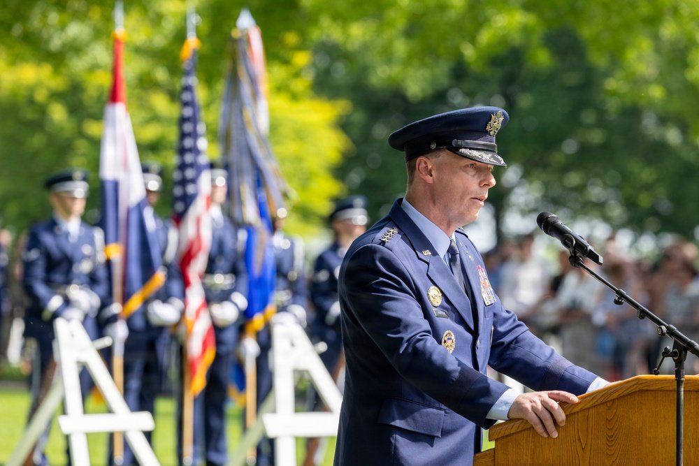 DVIDS – News – U.S. AFRICOM commander honors fallen at Margraten Cemetery Gen. Anderson honors fallen at Margraten Cemetery