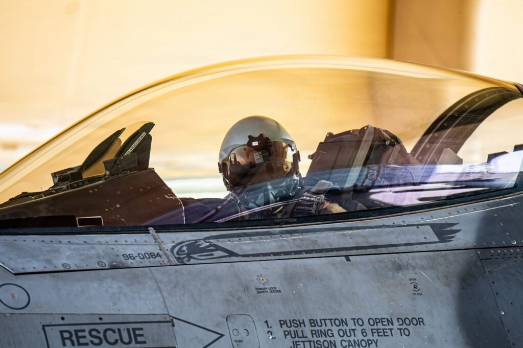 F-16 Pilots Given Distinguished Flying Cross for Midnight Hammer F-16 Pilots Given Distinguished Flying Cross for Midnight Hammer