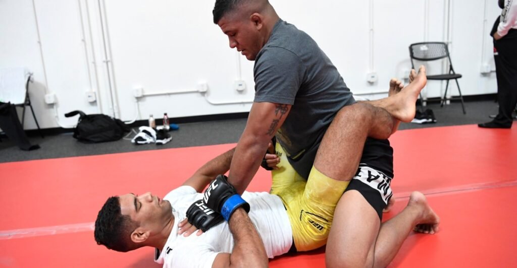 Gilbert Burns signs with UFC BJJ, grappling debut expected this year