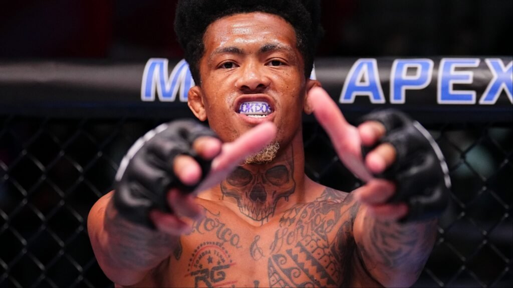 Vinicius Oliveira enters the Octagon at the UFC Apex