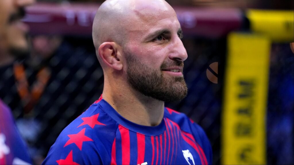 Alexander Volkanovski touts understudy as ‘best striker in the UFC’ after White House KO Alexander Volkanovski in the Octagon at UFC Freedom 250