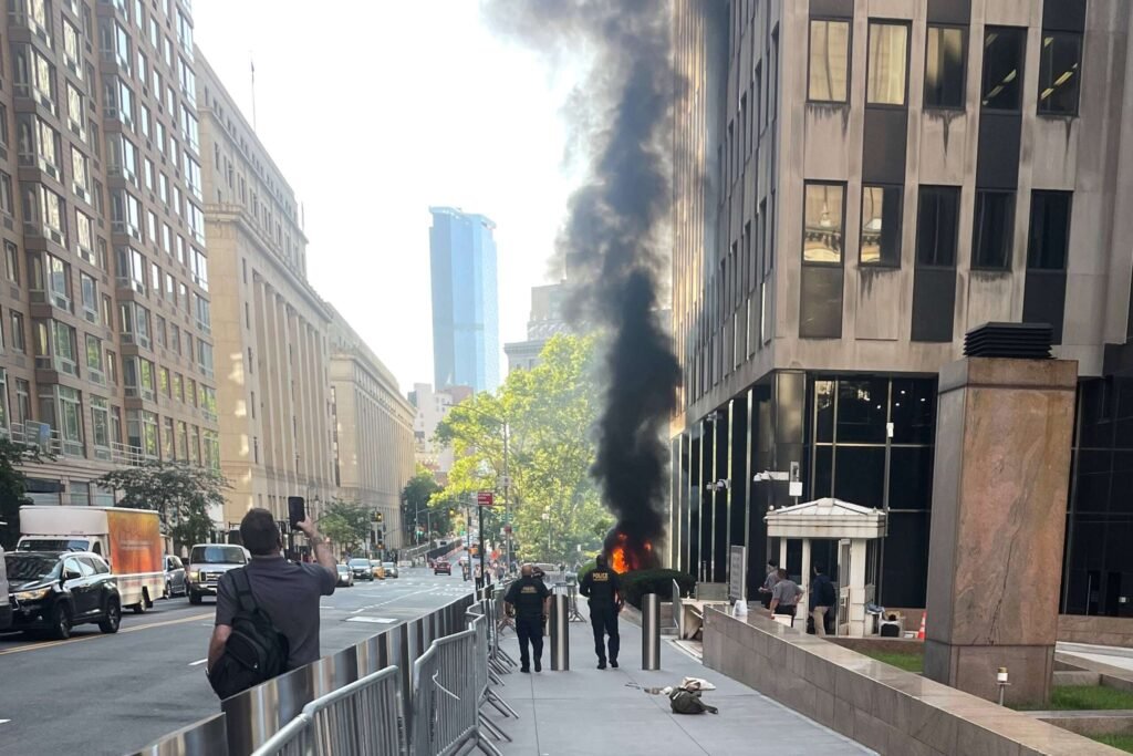 Ex-soldier started a fire and fired a pellet gun outside a New York federal building, FBI says Ex-soldier started a fire and fired a pellet gun outside a New York federal building, FBI says
