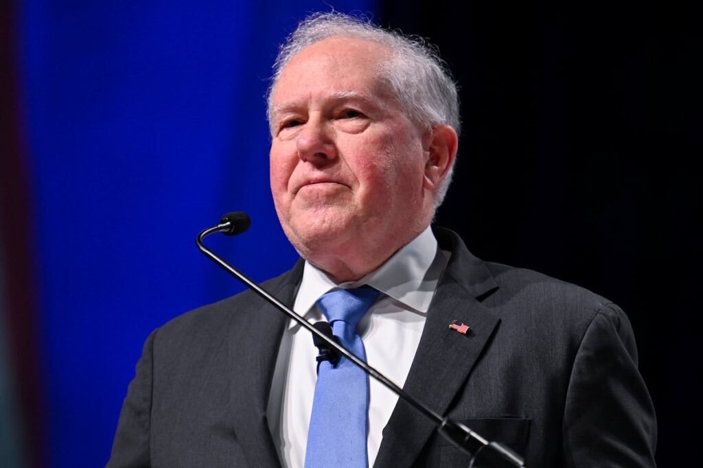 Former Air Force secretary pits machine against human operators Former Air Force secretary pits machine against human operators