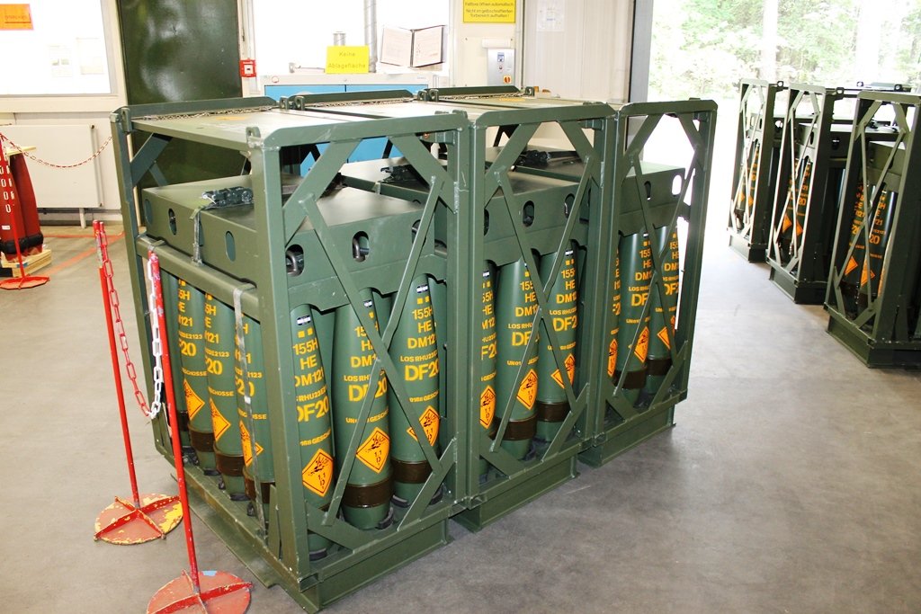 From Unterlüß to the Ukraine: Rheinmetall delivers artillery ammunition from the “Werk Niedersachsen” for the first time From Unterlüß to the Ukraine: Rheinmetall delivers artillery ammunition from the “Werk Niedersachsen” for the first time