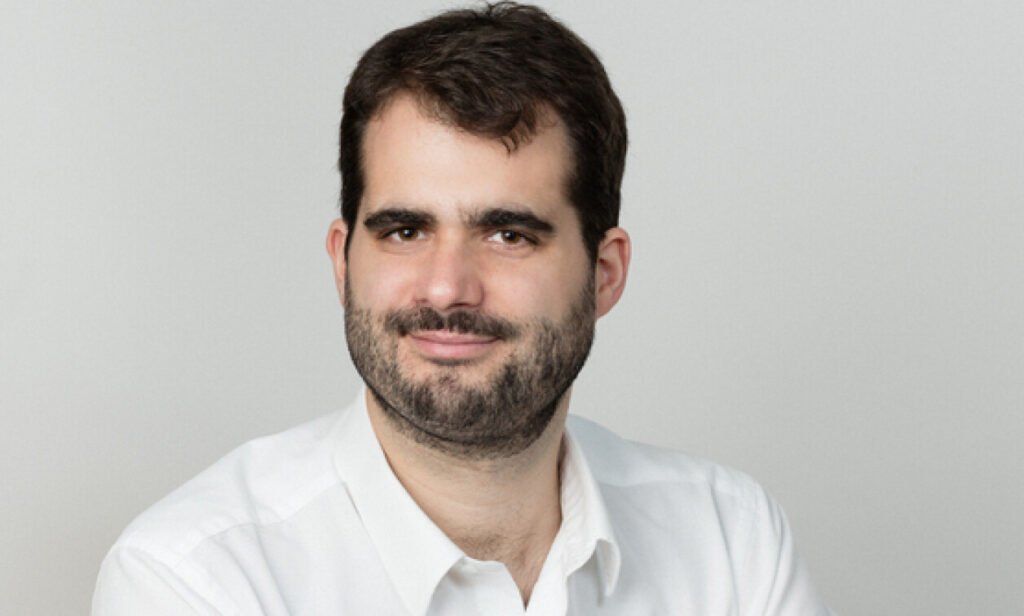 Managing the flow of information from satellites