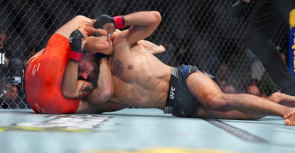 Paddy Pimblett breaks down incredible UFC 329 submission: ‘I’ve never done that before’ Paddy Pimblett breaks down incredible UFC 329 submission: ‘I’ve never done that before’