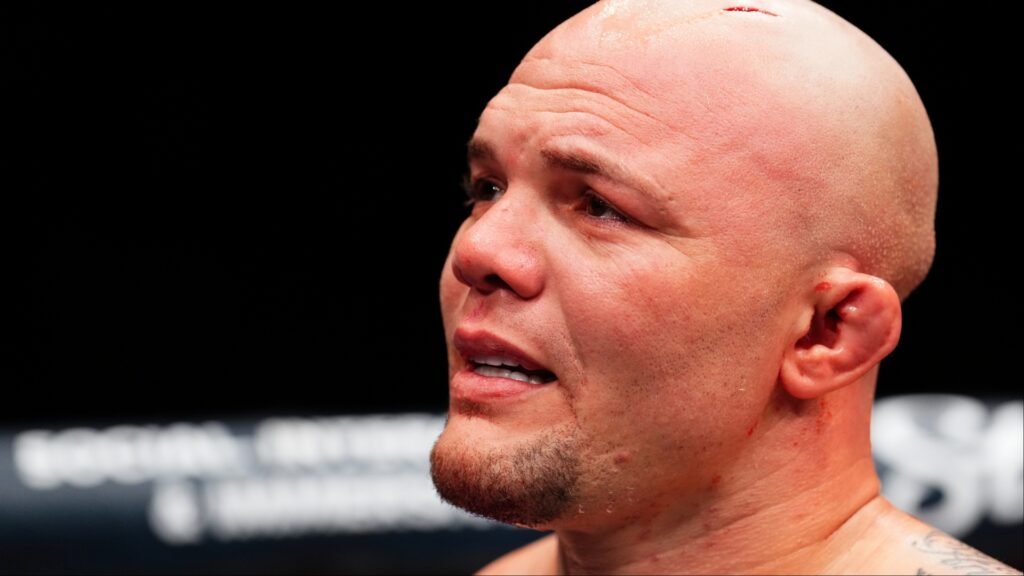 Police: Anthony Smith ‘threatened to kill, tried to run over wife’ before Nebraska arrest Anthony Smith is interviewed following a loss at UFC Kansas City