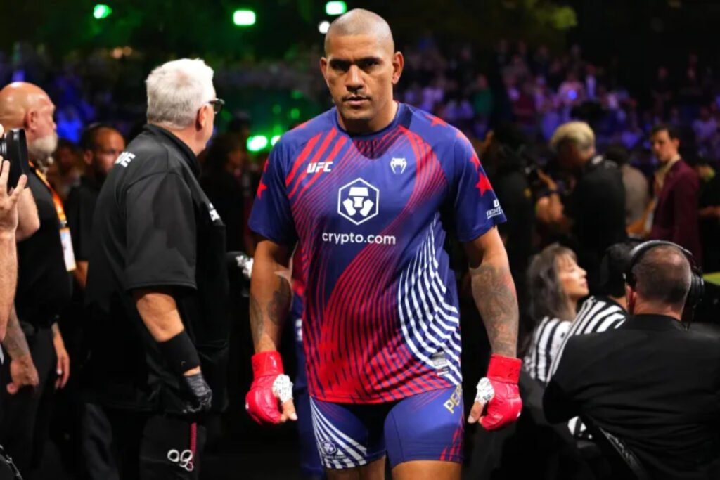 Alex Pereira won’t wait on Tom Aspinall vs. Ciryl Gane before his next fight: “I want to fight for the belt” Alex Pereira makes his walkout during UFC Freedom 250 on the White House lawn
