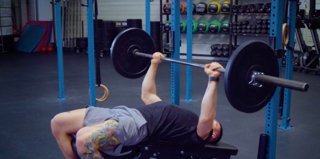 Incline vs Decline Bench Press - Which Should You Use for Massive Chest Muscle Gains?