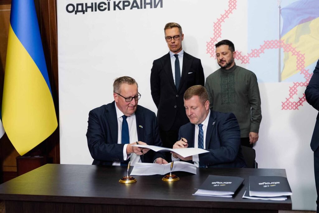 Panu Routila, President and CEO of Patria; Alexander Stubb, President of Finland; Volodymyr Zelenskyi, President of Ukraine; Stanislav Hryshyn, Co-Founder of General Cherry (Photographer: Photo credit: TPKanslia)
