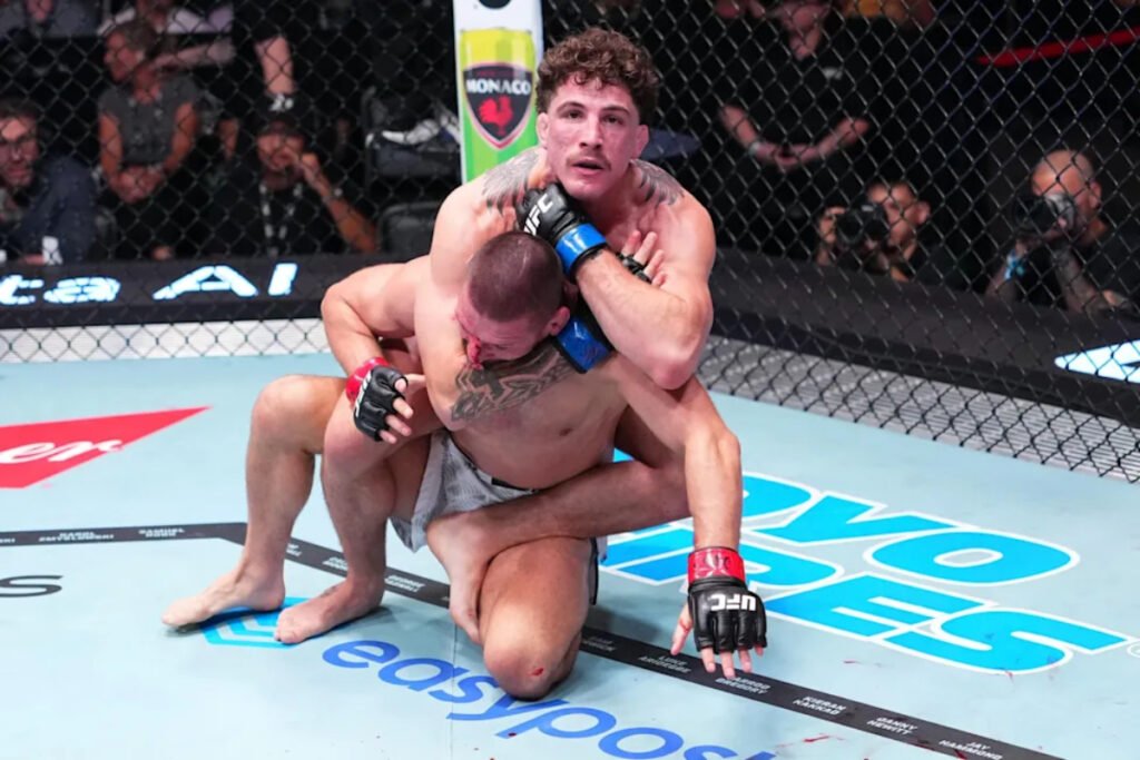 Quillan Salkilld submits Mateusz Gamrot in the UFC Vegas 120 main event