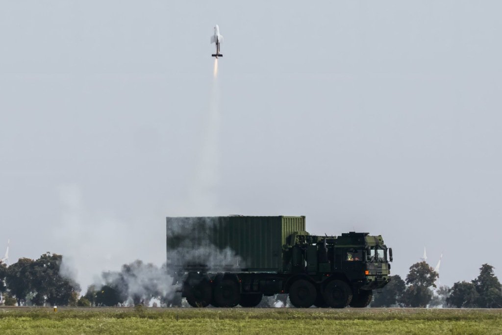 Rheinmetall successfully demonstrates launch of the FV-014 loitering munition system from Containerized Missile Launcher Rheinmetall successfully demonstrates launch of the FV-014 loitering munition system from Containerized Missile Launcher