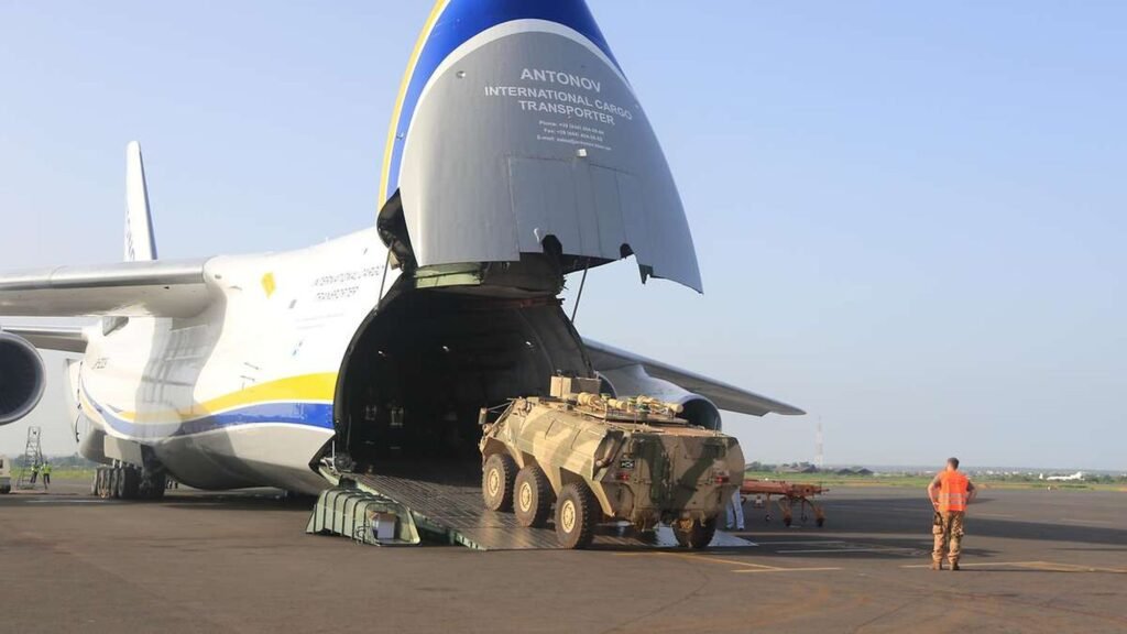 As part of SALIS, an Antonov is flying several containers and transport crates — as well as a Fuchs armored vehicle — back to Germany from its mission in Mali. Now, a suspicious drone has been found near one of these Antonovs in Leipzig. [Photo: Bundeswehr/Sebastian Nothing]