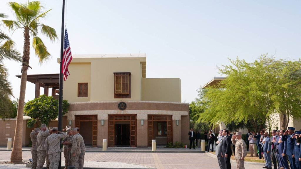 US Diplomats and Family Members Slowly Begin to Return to the Mideast Embassies US Diplomats and Family Members Slowly Begin to Return to the Mideast Embassies