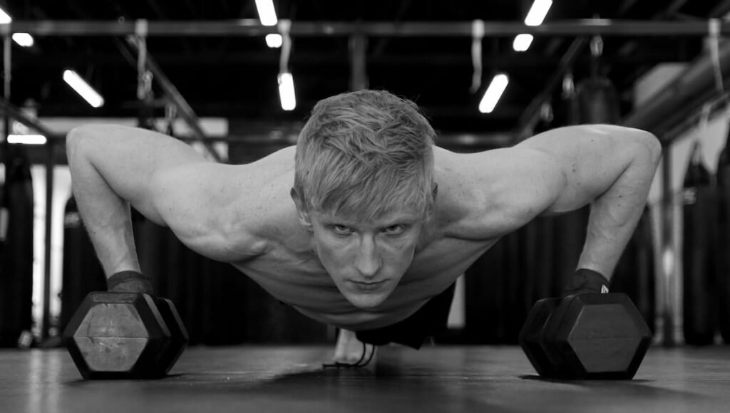 How Strong Is Your Chest? Check Your Bench Press, Push Up and Dip Numbers How Strong Is Your Chest? Check Your Bench Press, Push Up and Dip Numbers