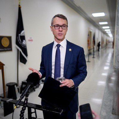 Lawmakers call on leadership to override Trump’s planned pay freeze Lawmakers call on leadership to override Trump’s planned pay freeze