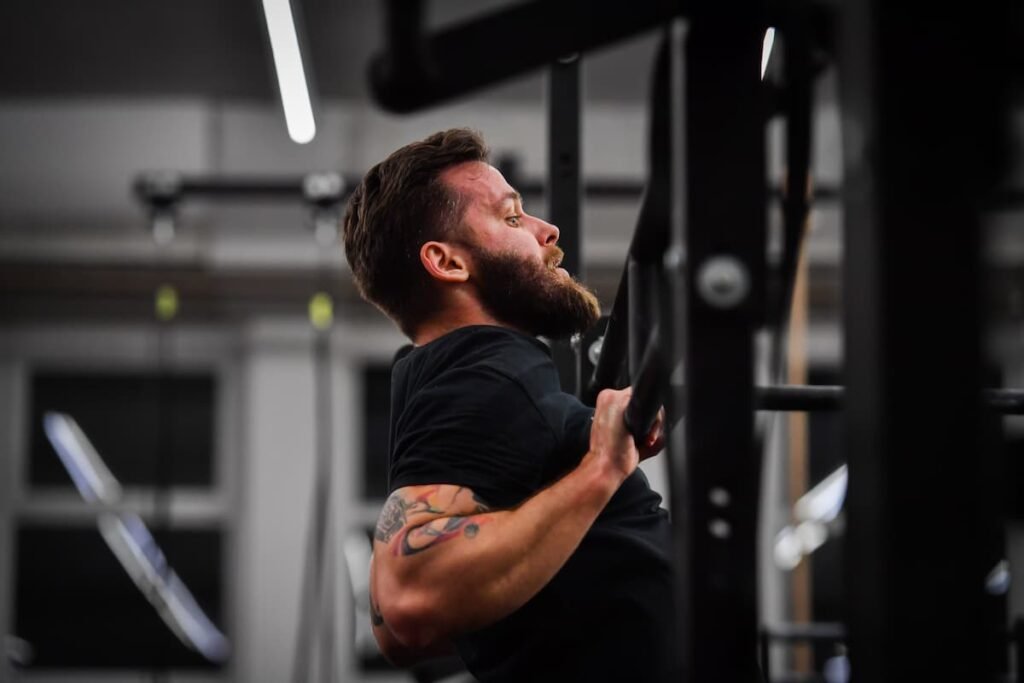 Pull-Ups vs Dumbbell Rows: Which Builds a Better V-Shaped Back? Pull-Ups vs Dumbbell Rows: Which Builds a Better V-Shaped Back?