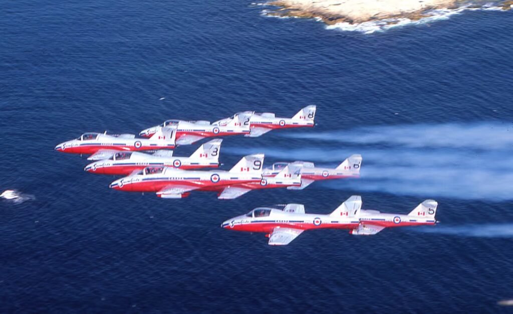 Siskins to replace the Canadian Snowbirds’ Tutors Armada International source for Defence Technology Analysis