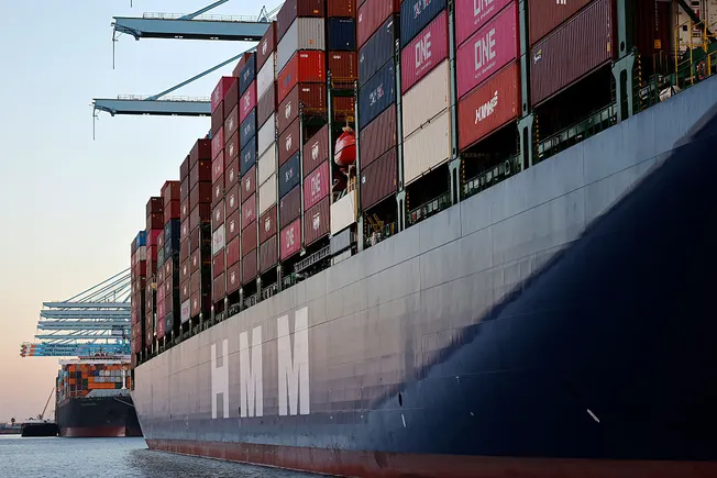 Trade groups urge USTR to extend pause on China-linked ship fees Trade groups urge USTR to extend pause on China-linked ship fees