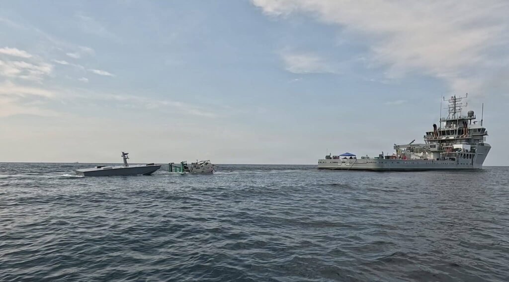 U.S. Navy Demonstrates USV Refueling At Sea Using Robotic Towed Connector U.S. Navy Demonstrates USV Refueling At Sea Using Robotic Towed Connector