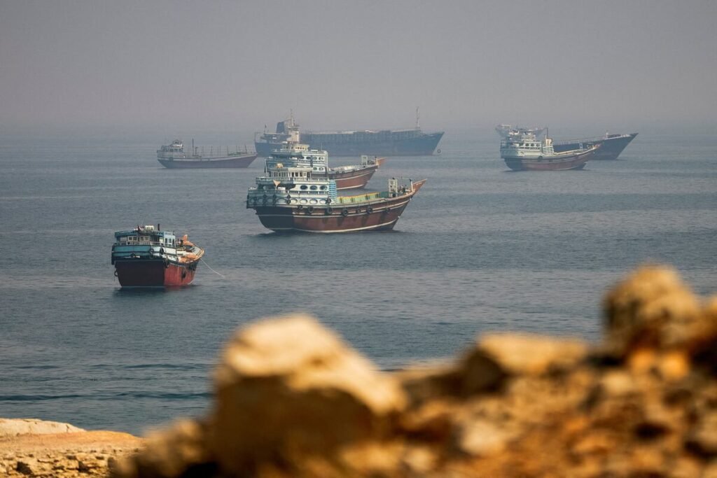 US launches new barrage of strikes on Iran around Strait of Hormuz US launches new barrage of strikes on Iran around Strait of Hormuz