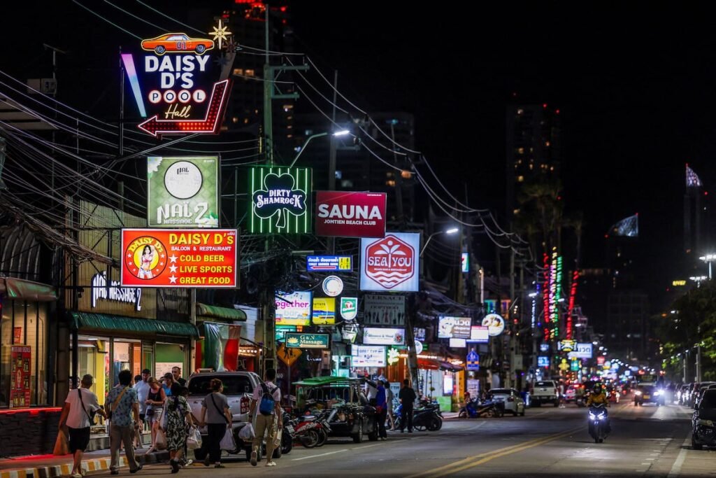 USS Abraham Lincoln’s visit to Thailand lifts hope and sex-tourism risk USS Abraham Lincoln’s visit to Thailand lifts hope and sex-tourism risk