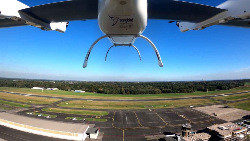 XPONENTIAL Europe: Drone-Protection Following Leipzig XPONENTIAL Europe: Germandrones approaching Mönchengladbach Airport. The airport also serves as a testing ground for security, new air mobility solutions, and perimeter protection. (Photo: © Mönchengladbach Airport)