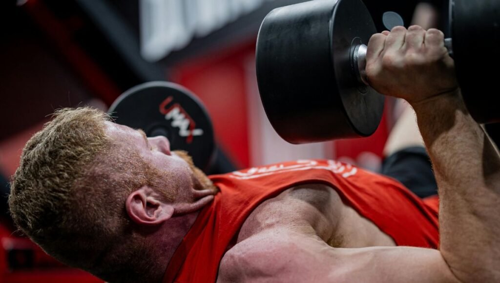 3 Incredible Benefits of Dumbbell Bench Press for Beginners that Want A Stronger Chest 3 Incredible Benefits of Dumbbell Bench Press for Beginners that Want A Stronger Chest