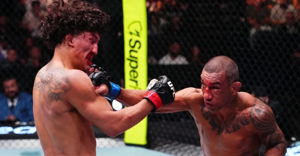 Glover Teixeira reveals what caused Raoni Barcelos’ health scare at UFC Vegas 121
