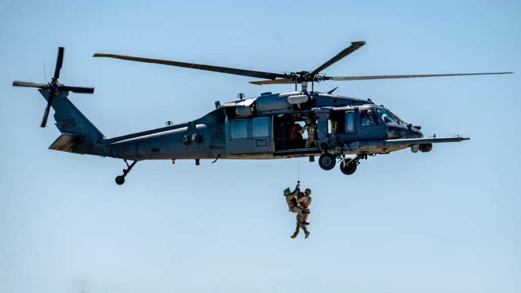 How Does It Rescue Troops in Combat? hh-60G Pave hawk helicopter