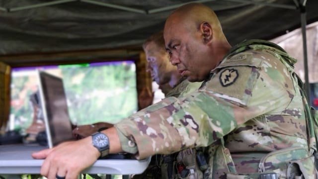 ‘Tropic Lightning’ Enables Soldiers to Forge C2 Capabilities in the Dirt 'Tropic Lightning' Enables Soldiers to Forge C2 Capabilities in the Dirt